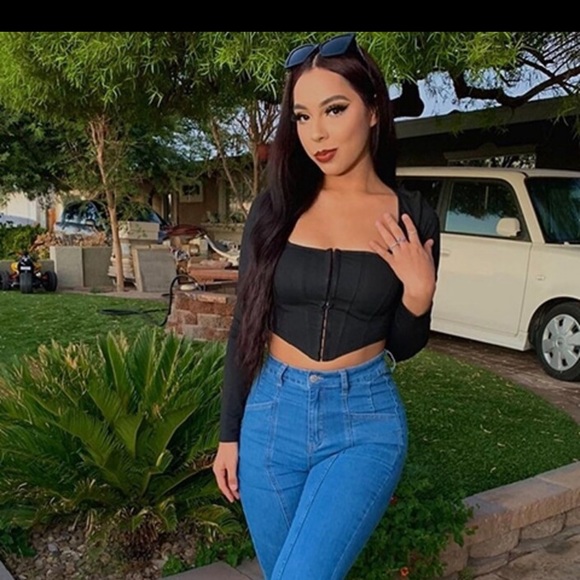 NWOT SHEIN SHEIN Privé Hook And Eye Asymmetrical Hem Crop Tee black small - Picture 8 of 11